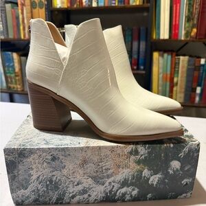 Stylish White Croc-Embossed Ankle Boots